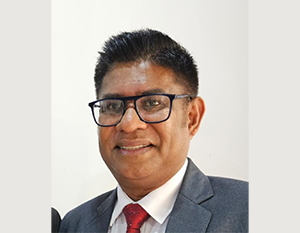 portrait-confident-man-30s-with-bristle-wearing-casual-t-shirt-posing-isolated-white-1-300x233